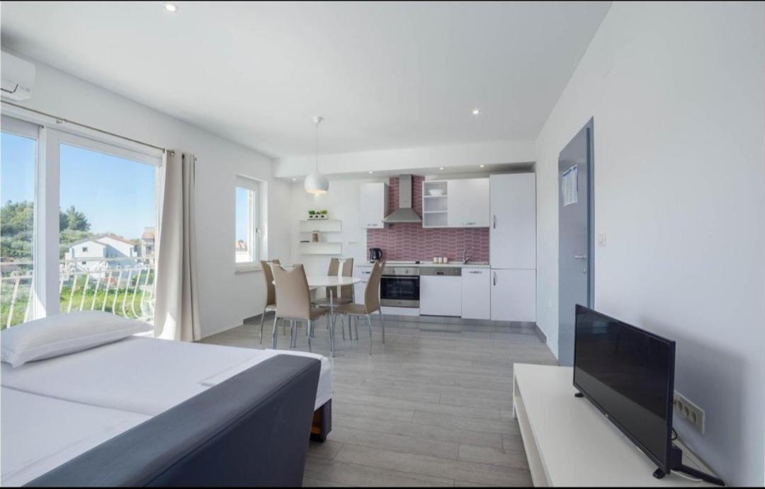 Apartment Nina Podstrana Ngoại thất bức ảnh